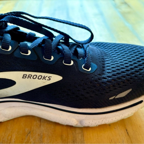 Ladies Brooks Ghost Sneakers Shoes Size 9 W blue immaculate - Picture 13 of 14